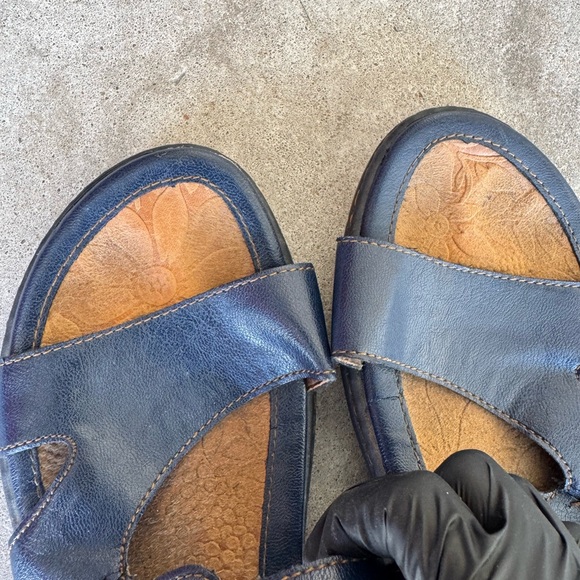 Born Women’s Navy Sandals - Picture 4 of 8